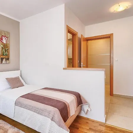 Tatil Evi Mala Vala Cr *