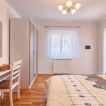 Mala Vala Cr * Fažana