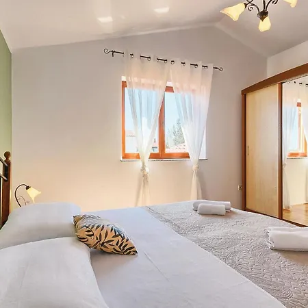 Mala Vala Cr Fažana