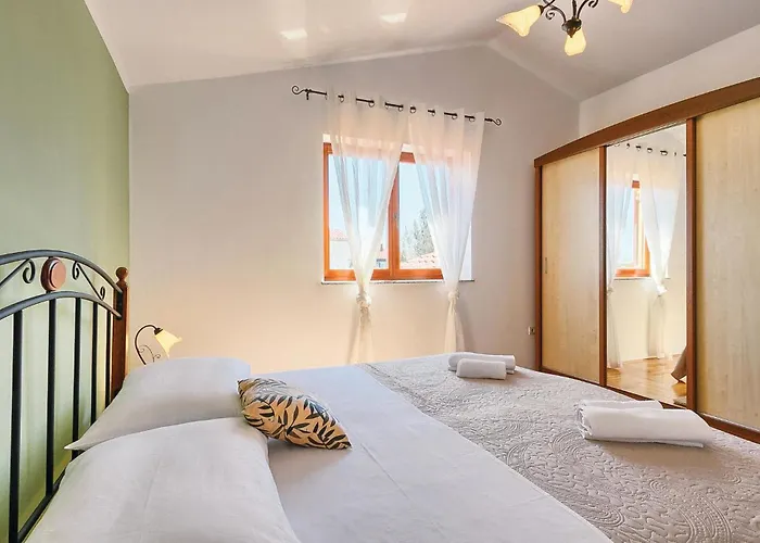 Mala Vala Cr Fažana